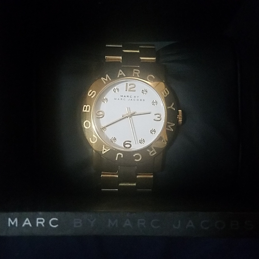 Marc by Marc Jacobs amy crystal accente gold watch